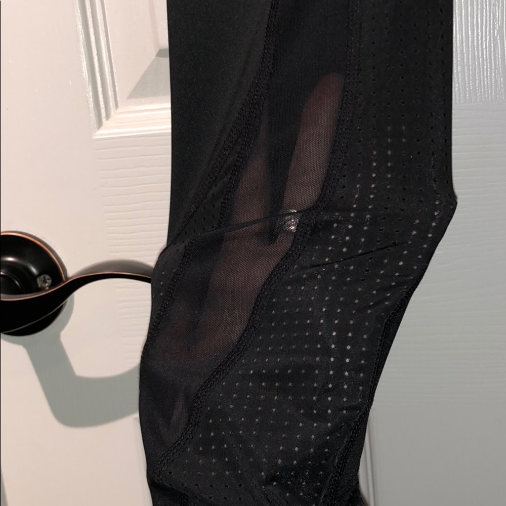 Fabletics Mid Rise Mesh Ultracool 7/8 - Picture 6 of 10